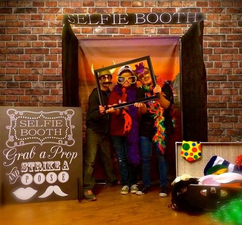 New for 2018 - Selfie Photo Booth New for 2018 - Selfie Photo Booth